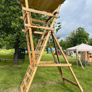 Freistehender Hochsitz mit Hinteraufstieg